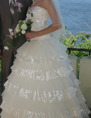 Свадебное платье цвета шампань