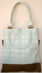 Продам бежевую сумку Новая