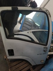 Двери  на грузовой автомобиль ISUZU NPR75,  NMR85,  NLR85,  NQR90